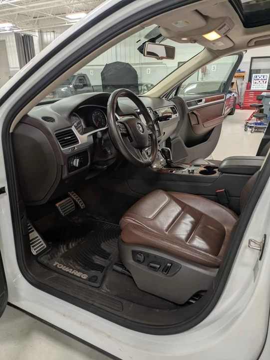 2012 Volkswagen Touareg - Image 10 of 19