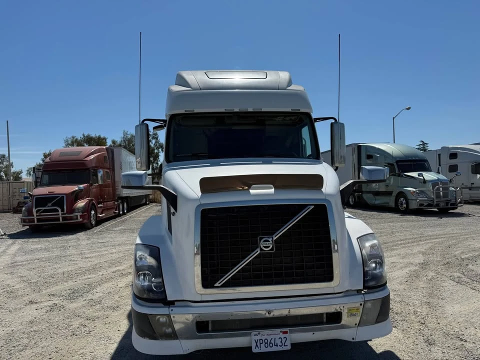 2012 Volvo 700 Series - Image 5 of 7