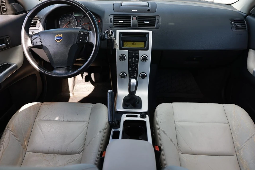 2012 Volvo C30 - Image 2 of 12