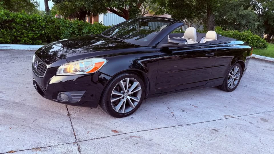 2012 Volvo C70 2nd Gen - Image 2 of 17