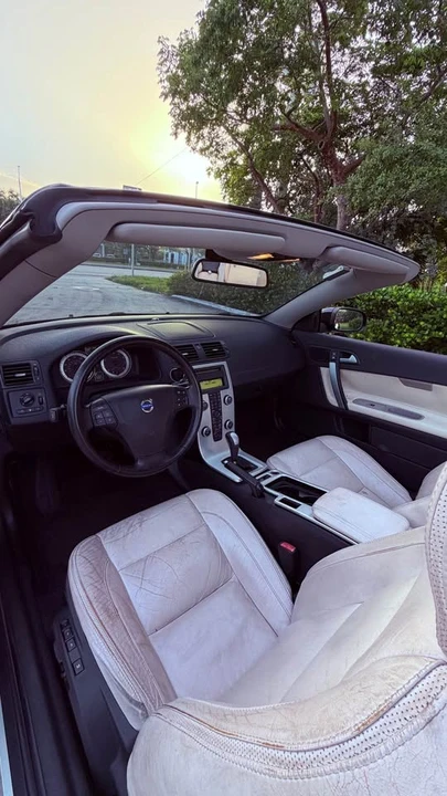 2012 Volvo C70 2nd Gen - Image 10 of 17