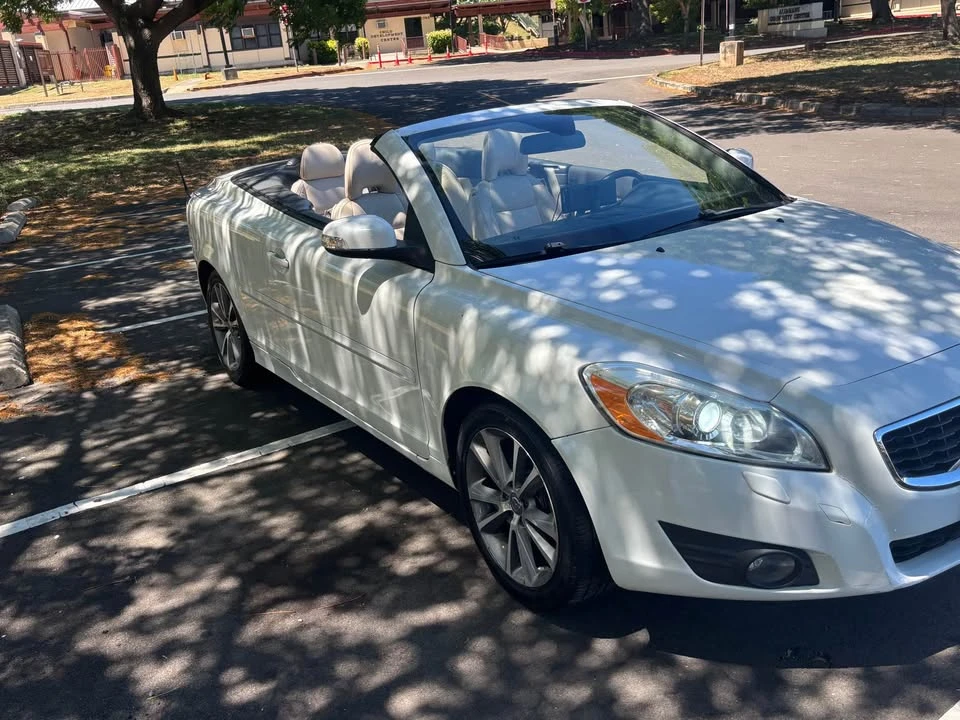 2012 Volvo C70 2nd Gen - Image 2 of 11