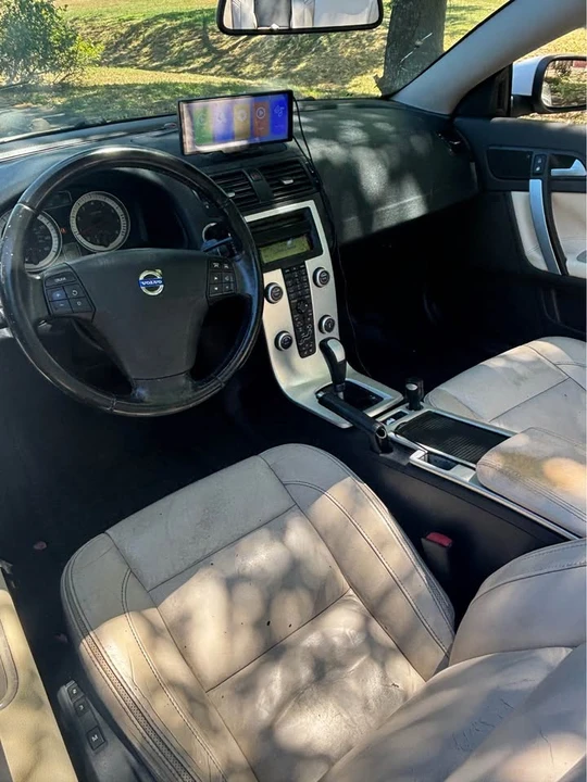 2012 Volvo C70 2nd Gen - Image 5 of 11
