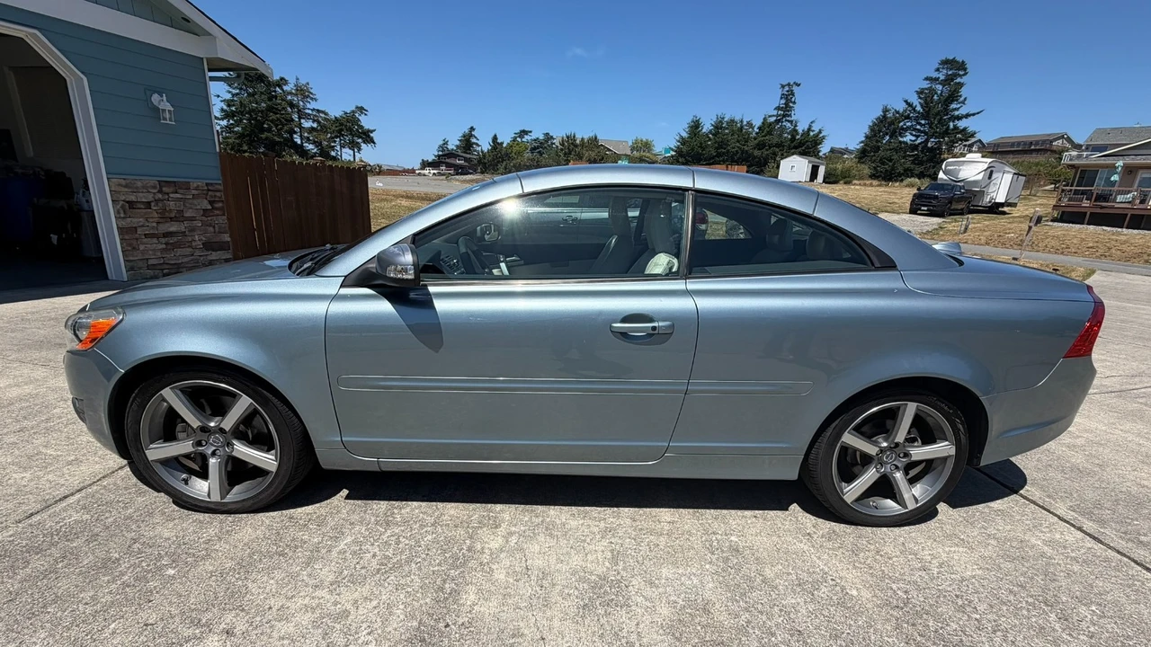 2012 Volvo C70 2nd Gen - Image 13 of 21