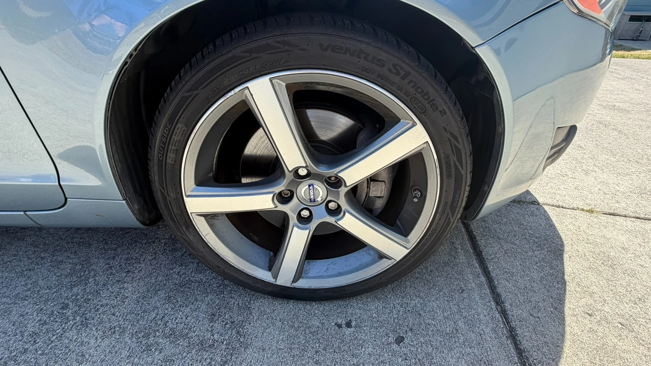 2012 Volvo C70 2nd Gen - Image 9 of 21