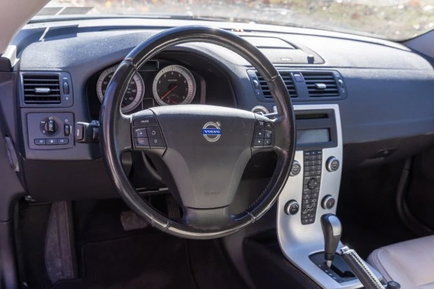 2012 Volvo C70 2nd Gen - Image 5 of 8