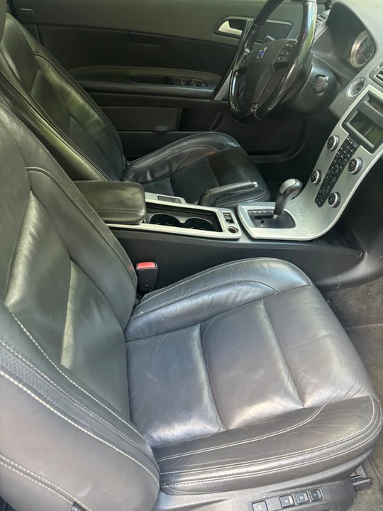 2012 Volvo C70 2nd Gen - Image 10 of 13