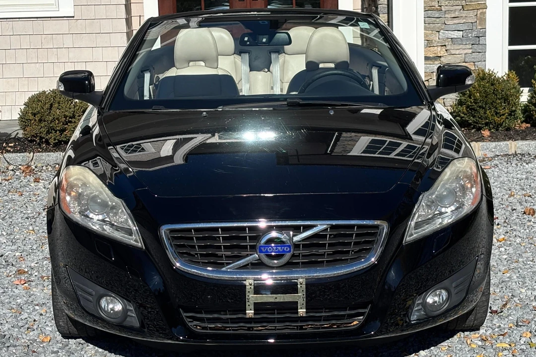2012 Volvo C70 2nd Gen - Image 2 of 22