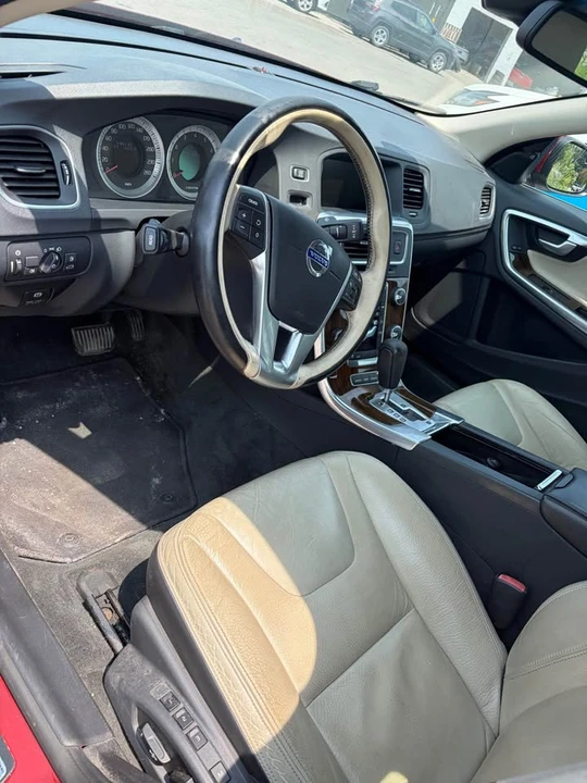 2012 Volvo S60 2nd Gen - Image 5 of 8