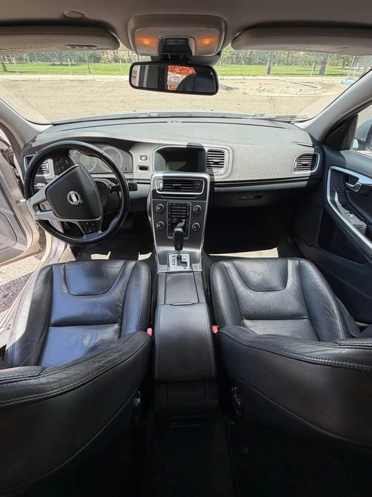 2012 Volvo S60 2nd Gen - Image 5 of 8