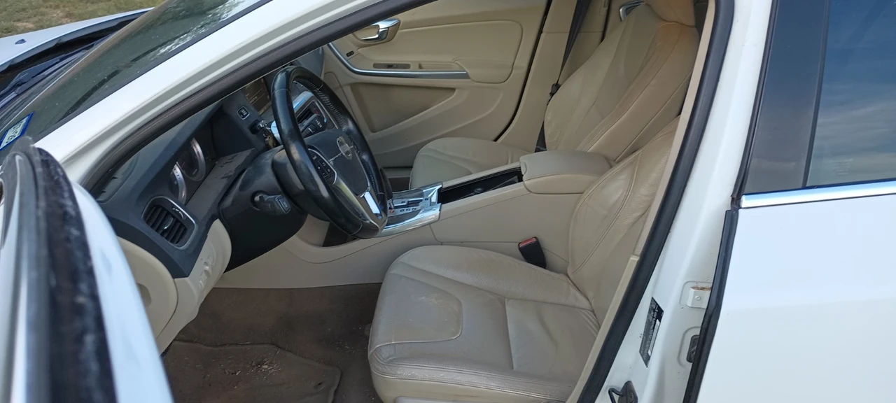 2012 Volvo S60 2nd Gen - Image 11 of 24