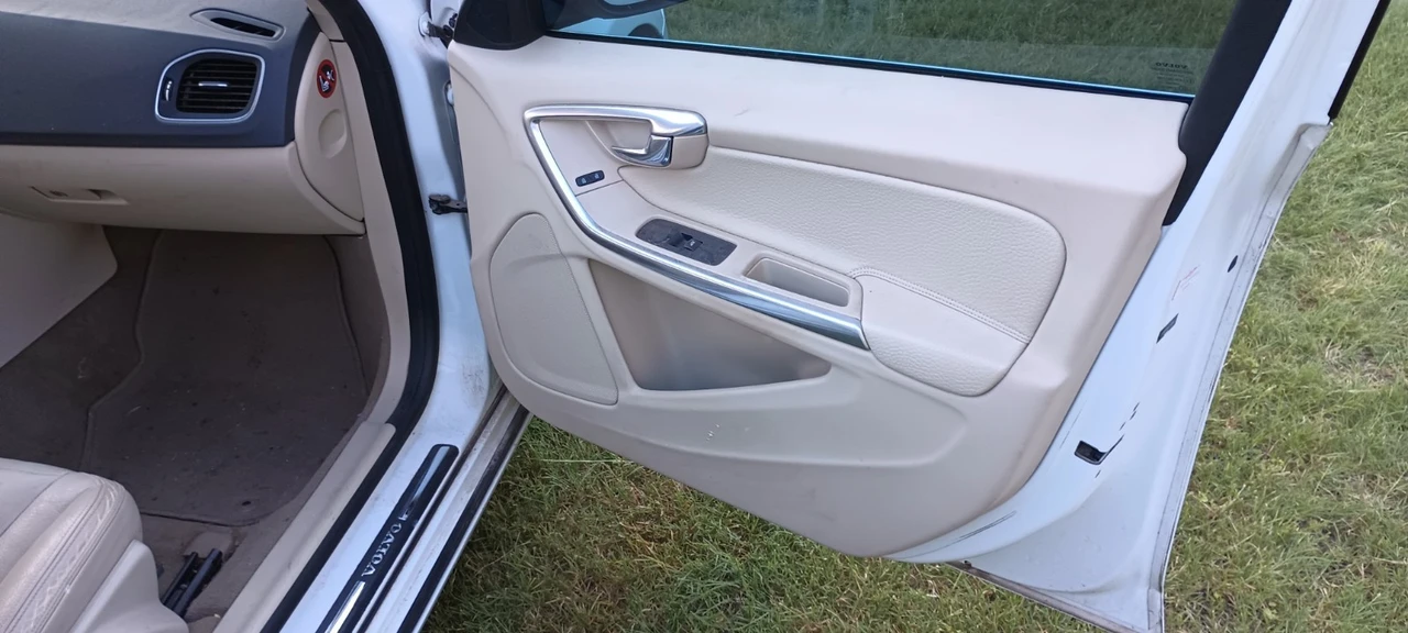 2012 Volvo S60 2nd Gen - Image 16 of 24
