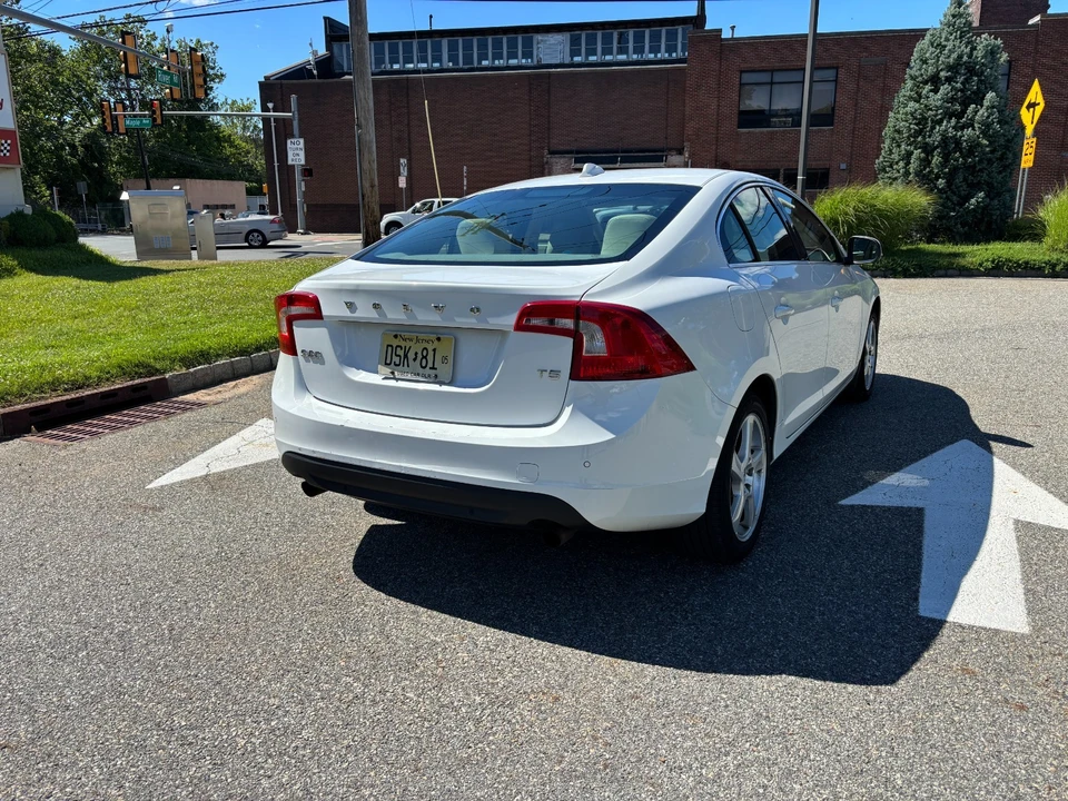 2012 Volvo S60 2nd Gen - Image 4 of 31