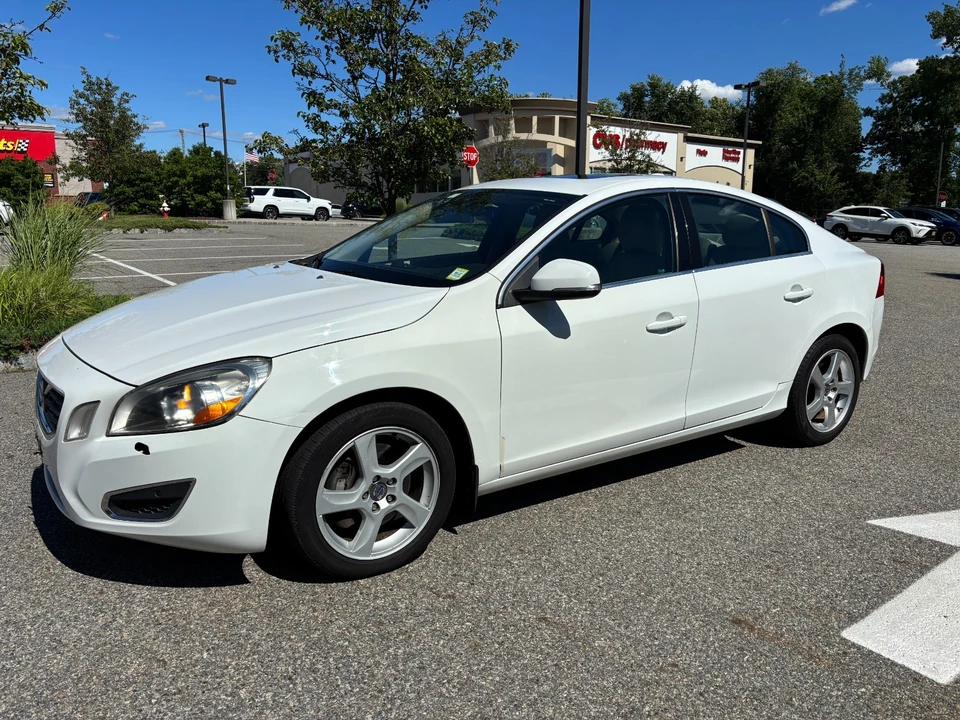 2012 Volvo S60 2nd Gen - Image 2 of 31