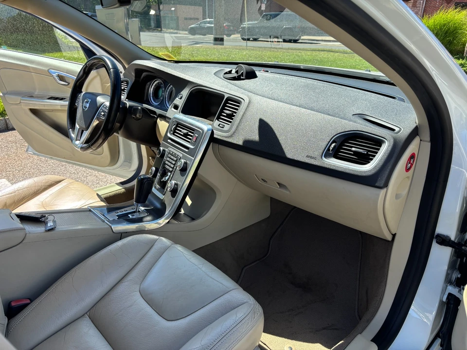 2012 Volvo S60 2nd Gen - Image 16 of 31