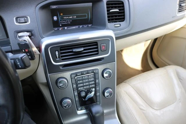 2012 Volvo - Image 14 of 15
