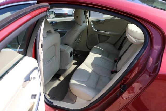 2012 Volvo - Image 10 of 15