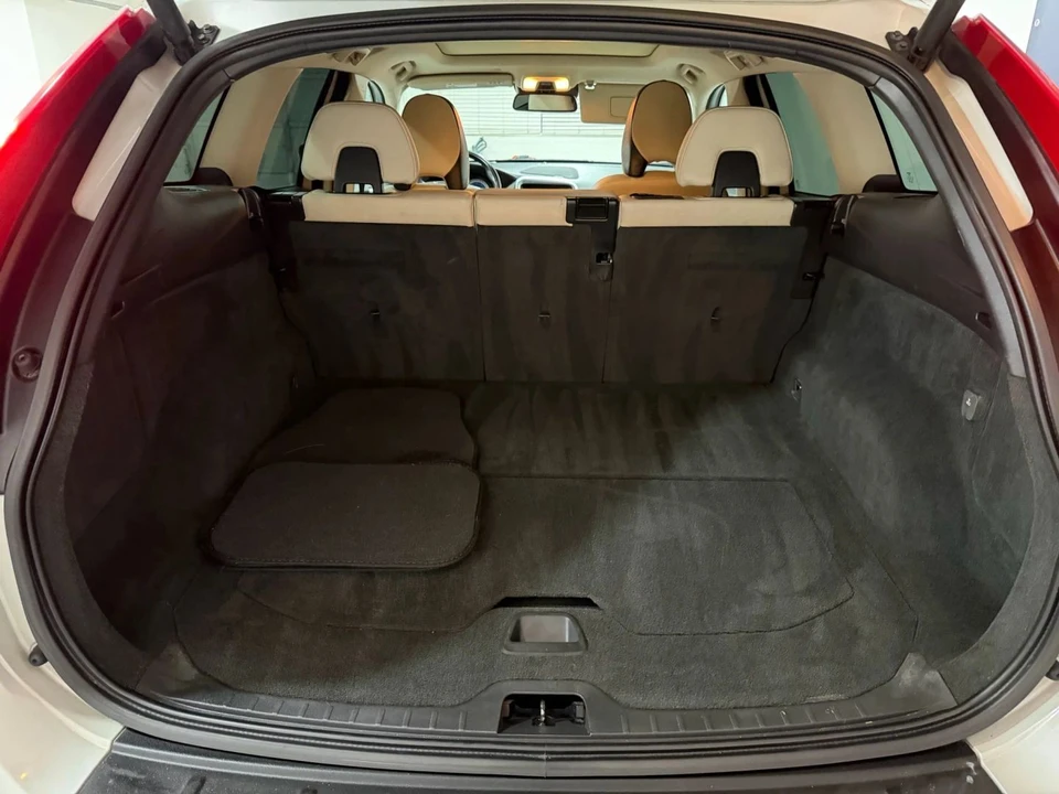 2012 Volvo XC60 1st Gen - Image 16 of 19