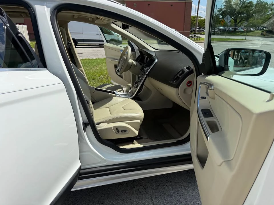 2012 Volvo XC60 1st Gen - Image 17 of 19