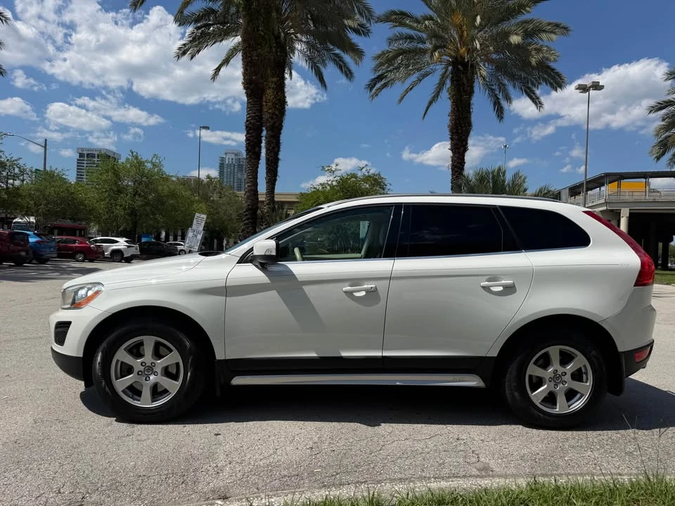 2012 Volvo XC60 1st Gen - Image 2 of 19
