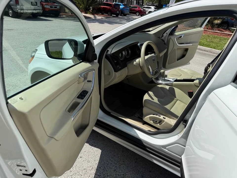 2012 Volvo XC60 1st Gen - Image 16 of 19