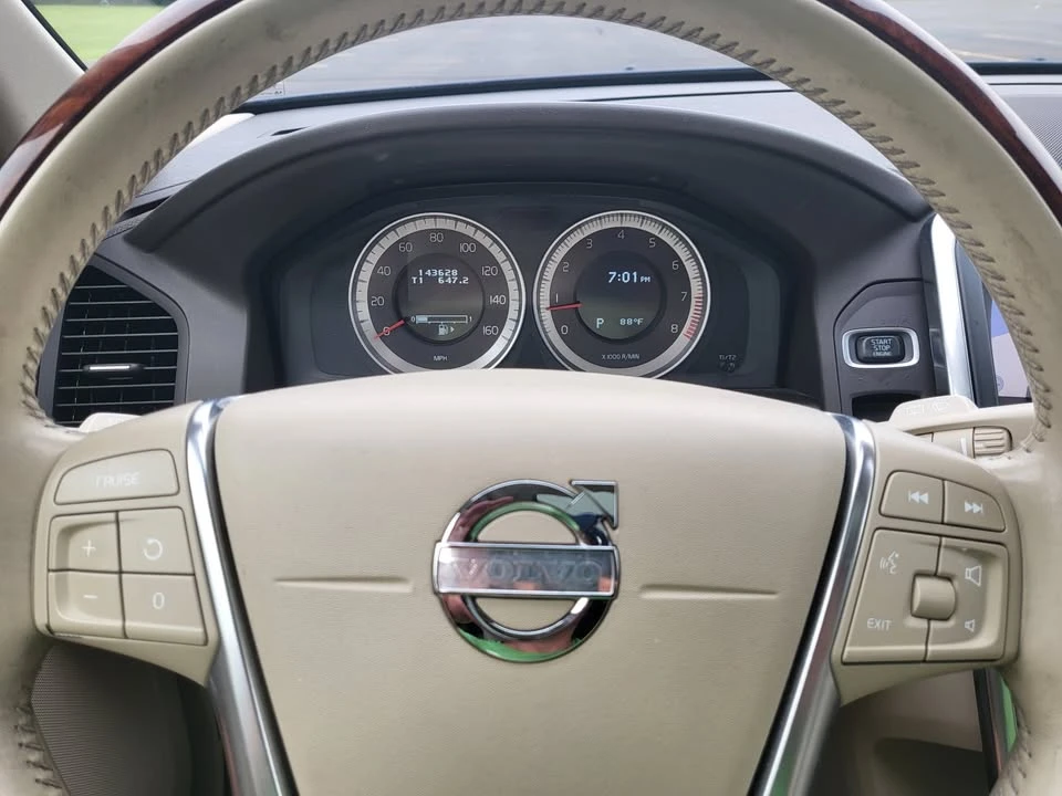 2012 Volvo XC60 1st Gen - Image 12 of 17