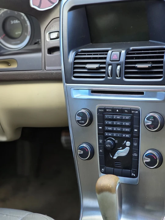 2012 Volvo XC60 1st Gen - Image 5 of 9