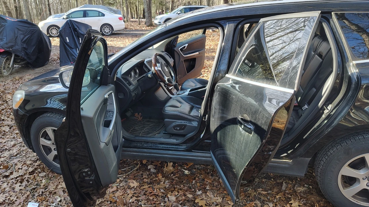 2012 Volvo XC60 1st Gen - Image 11 of 21