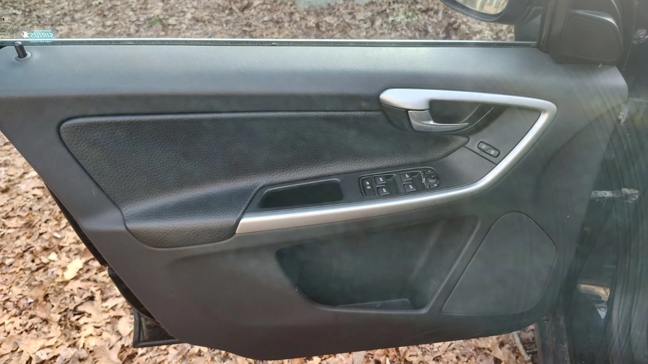 2012 Volvo XC60 1st Gen - Image 15 of 21