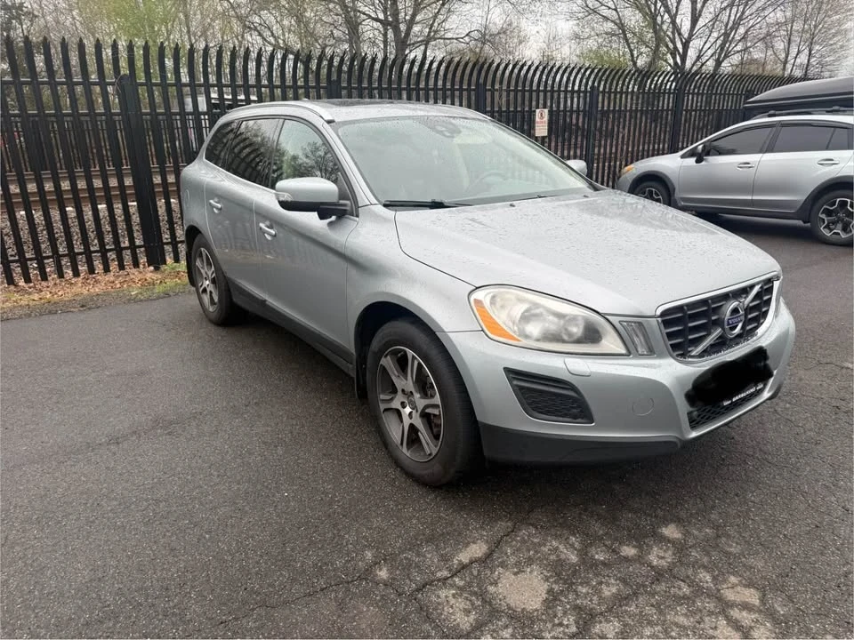 2012 Volvo XC60 1st Gen - Image 2 of 10