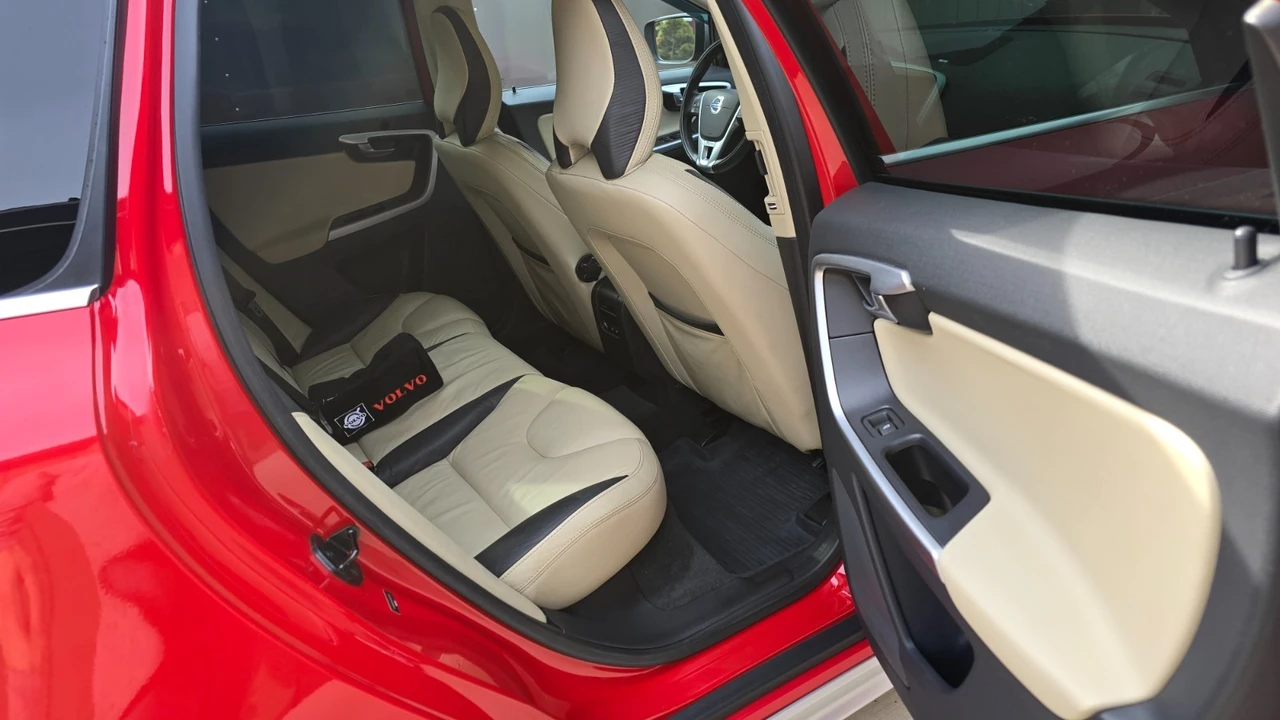 2012 Volvo XC60 1st Gen - Image 16 of 21