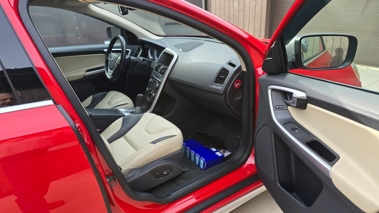 2012 Volvo XC60 1st Gen - Image 17 of 21