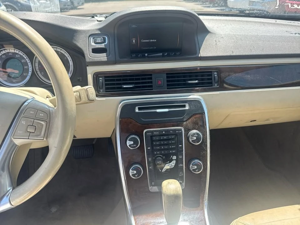 2012 Volvo XC70 3rd Gen - Image 10 of 11