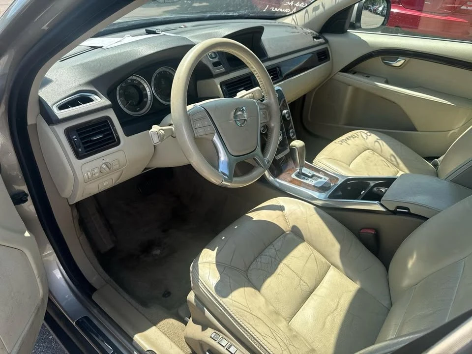 2012 Volvo XC70 3rd Gen - Image 9 of 11