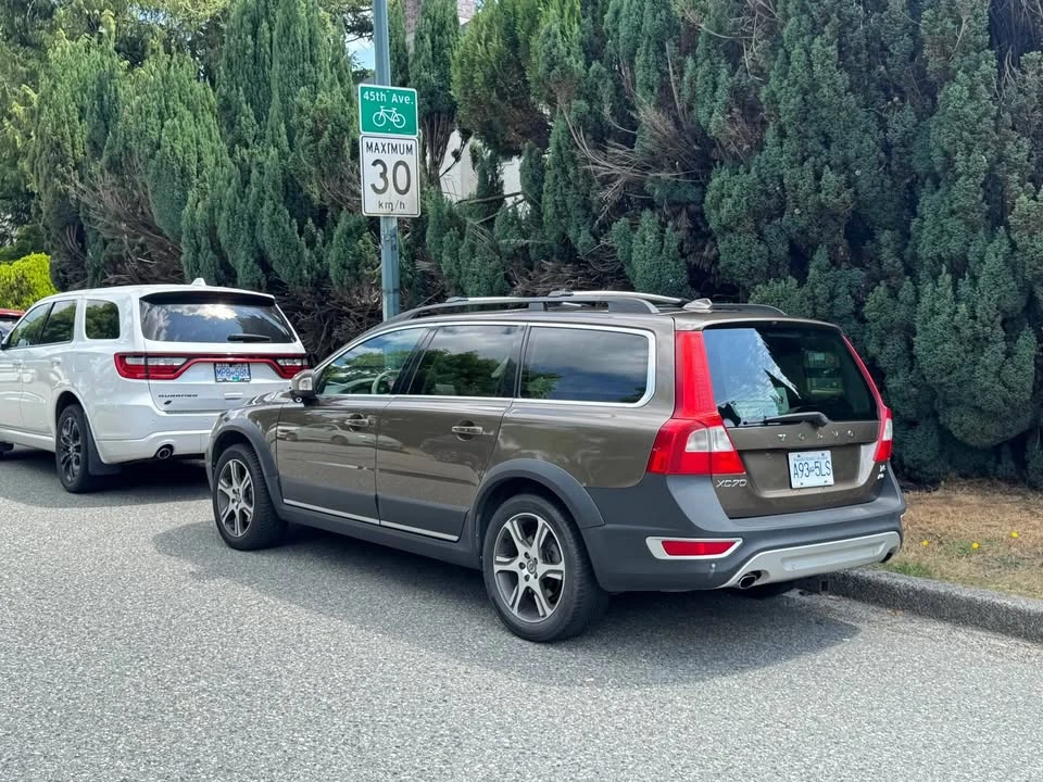 2012 Volvo XC70 3rd Gen - Image 2 of 7