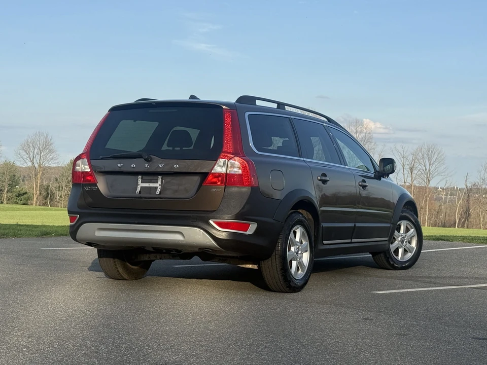 2012 Volvo XC70 3rd Gen - Image 17 of 21