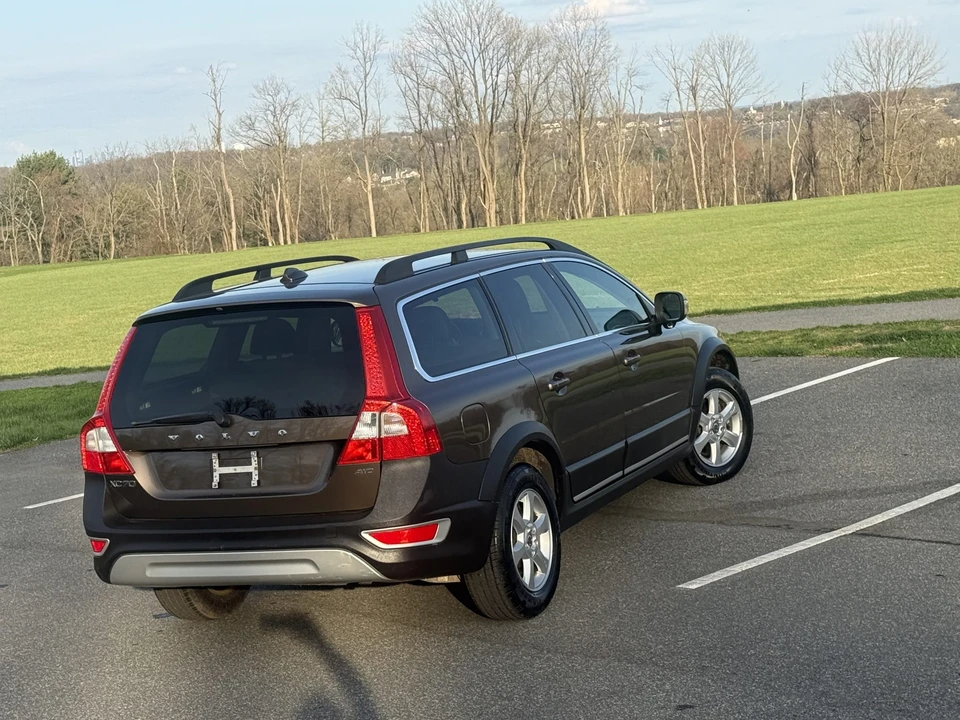 2012 Volvo XC70 3rd Gen - Image 14 of 21