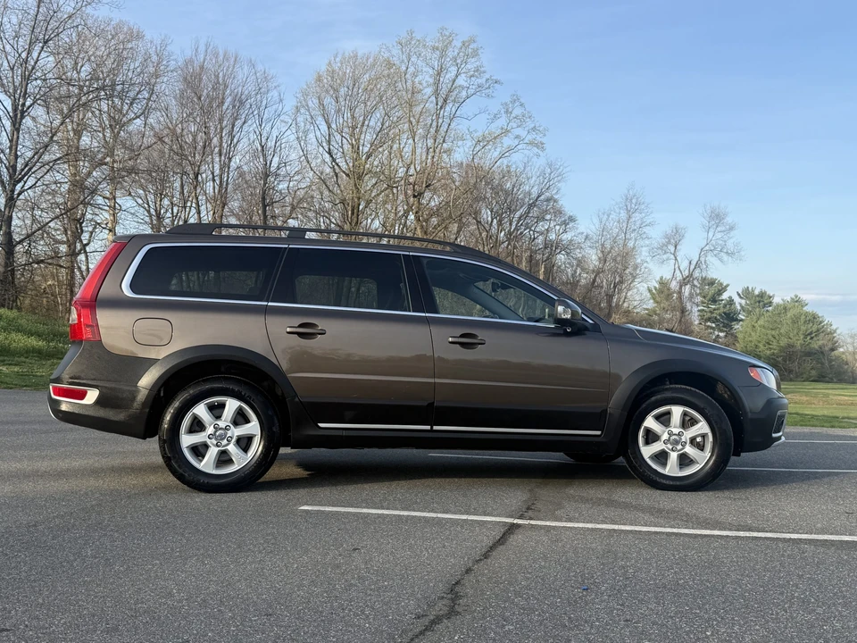 2012 Volvo XC70 3rd Gen - Image 13 of 21