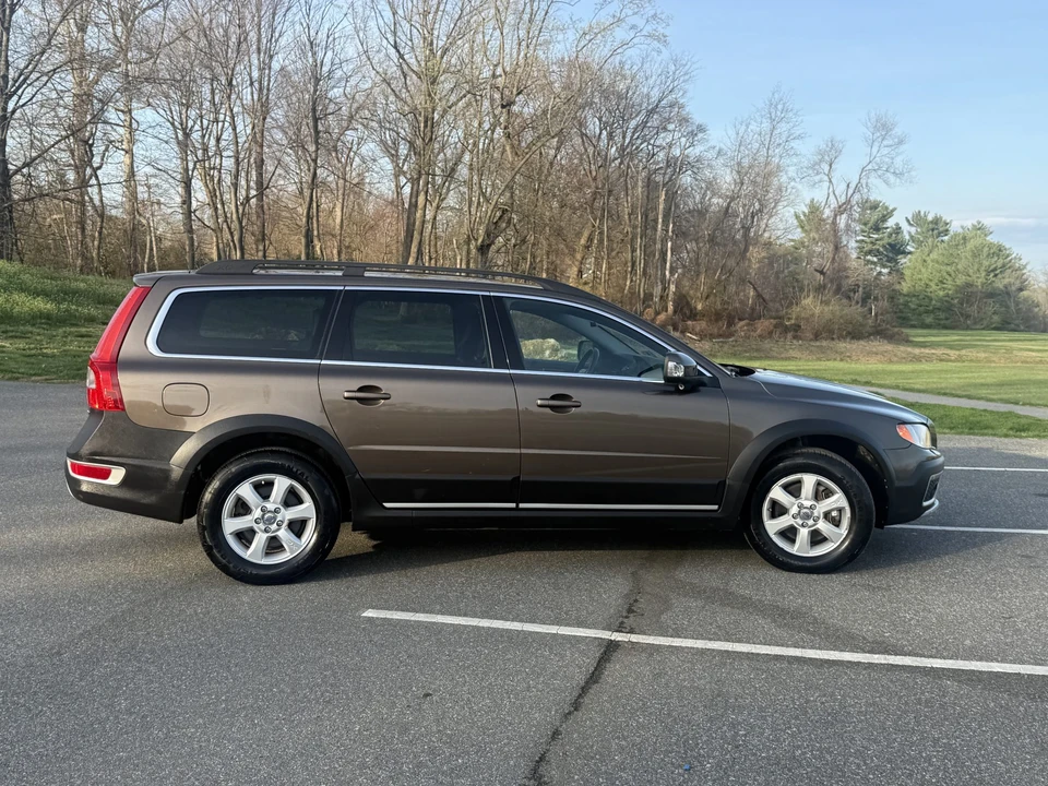 2012 Volvo XC70 3rd Gen - Image 11 of 21