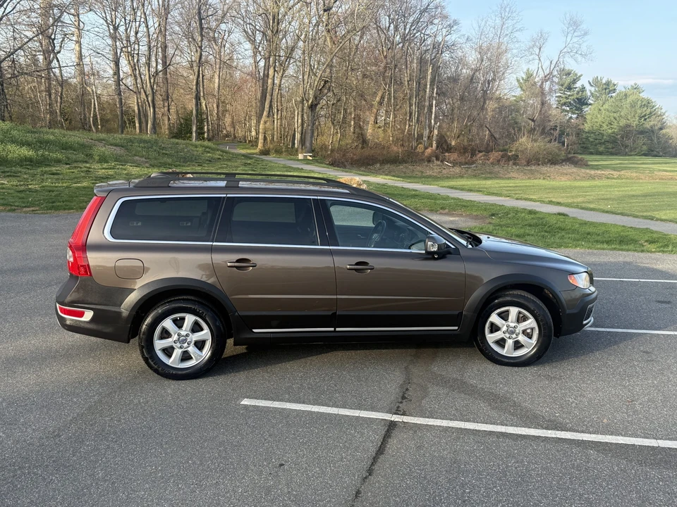 2012 Volvo XC70 3rd Gen - Image 10 of 21