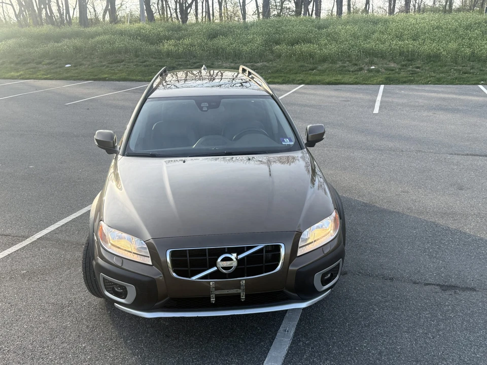 2012 Volvo XC70 3rd Gen - Image 2 of 21