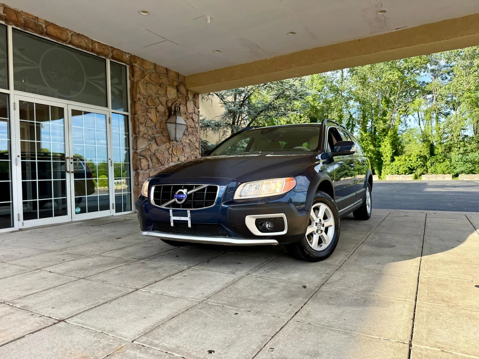 2012 Volvo XC70 3rd Gen - Image 8 of 31