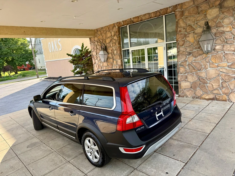 2012 Volvo XC70 3rd Gen - Image 12 of 31