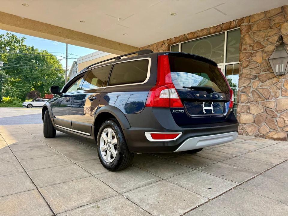 2012 Volvo XC70 3rd Gen - Image 11 of 31