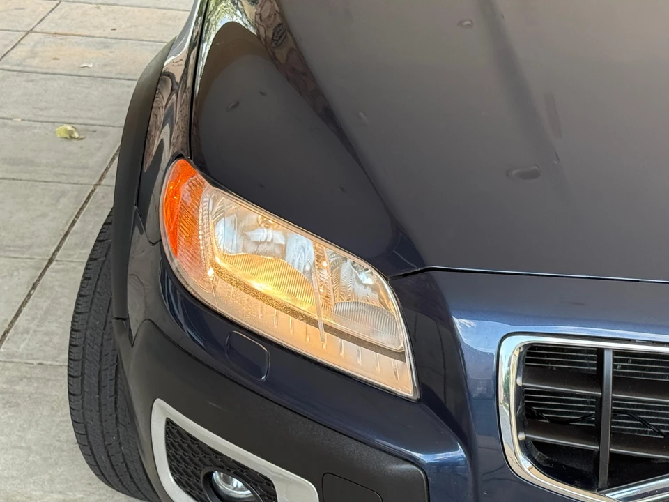 2012 Volvo XC70 3rd Gen - Image 19 of 31