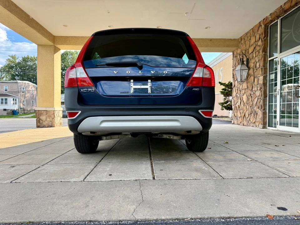 2012 Volvo XC70 3rd Gen - Image 13 of 31