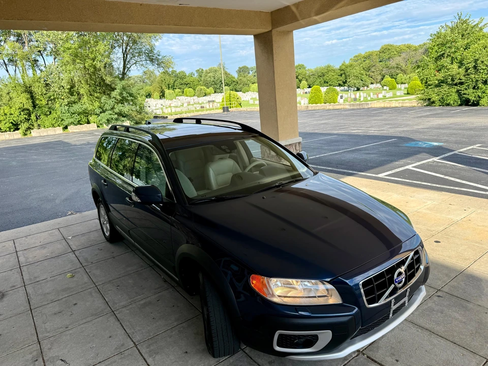 2012 Volvo XC70 3rd Gen - Image 18 of 31