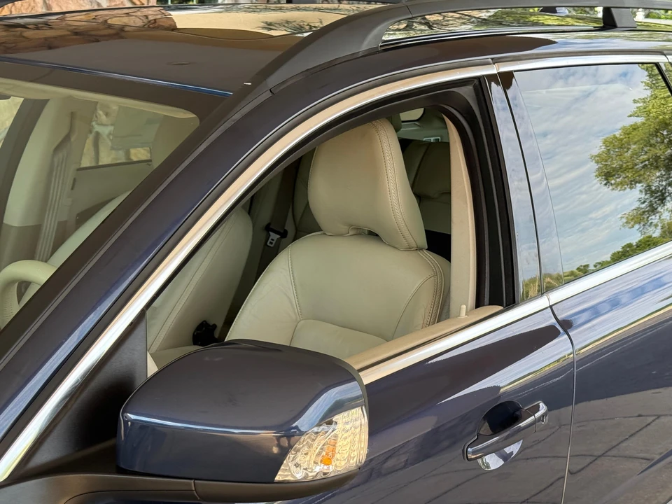 2012 Volvo XC70 3rd Gen - Image 29 of 31