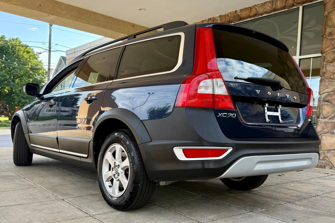 2012 Volvo XC70 3rd Gen - Image 4 of 31