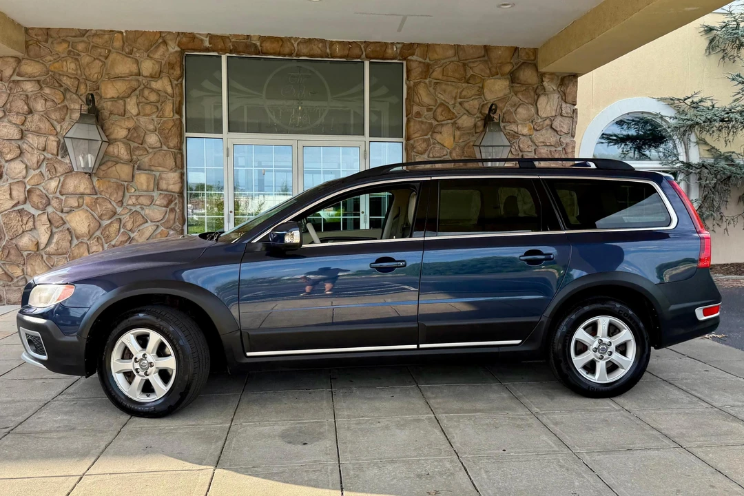 2012 Volvo XC70 3rd Gen - Image 3 of 31